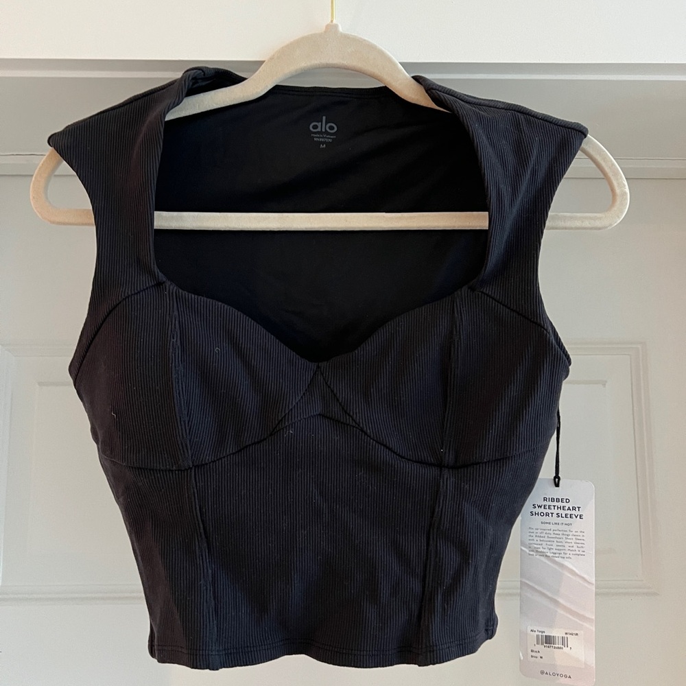 ALO Yoga Black Ribbed Sweetheart Short Sleeve Top, size medium, NWT